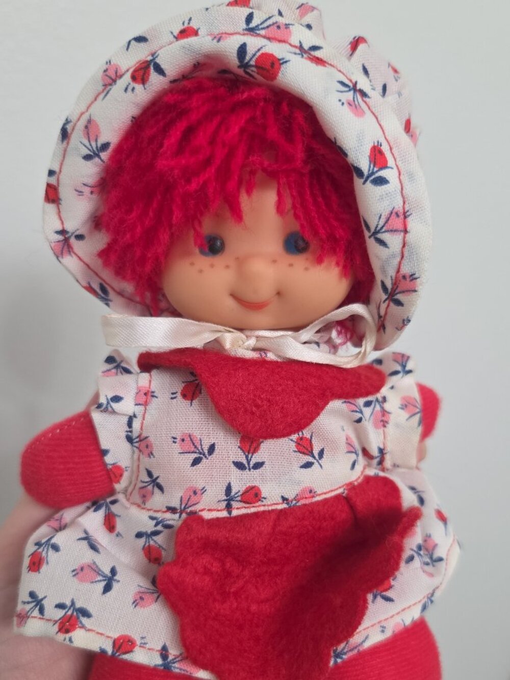 Vintage 1980s Muñecas B.B. Pocket Doll - Strawberry Shortcake style